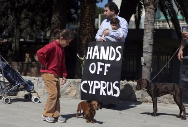Manifestante a Cipro
