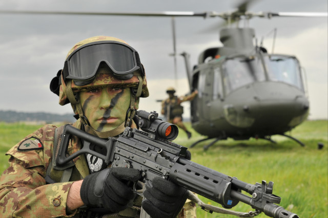 Difesa: tante idee per il ministro Pinotti nel nuovo numero de “Il Nodo di Gordio” – Intelligonews.it 22/10/2014