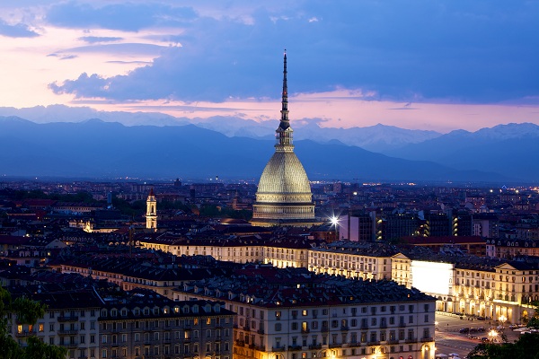 Turin aims at becoming a hub for Made in Italy fashion tailored to Muslim consumers – @24italy24 18.7.2015