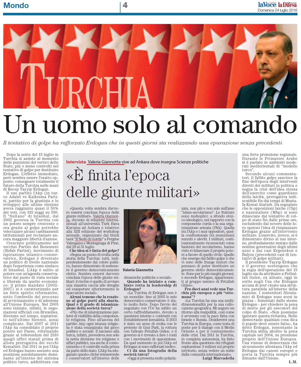 Turchia, un uomo solo la comando