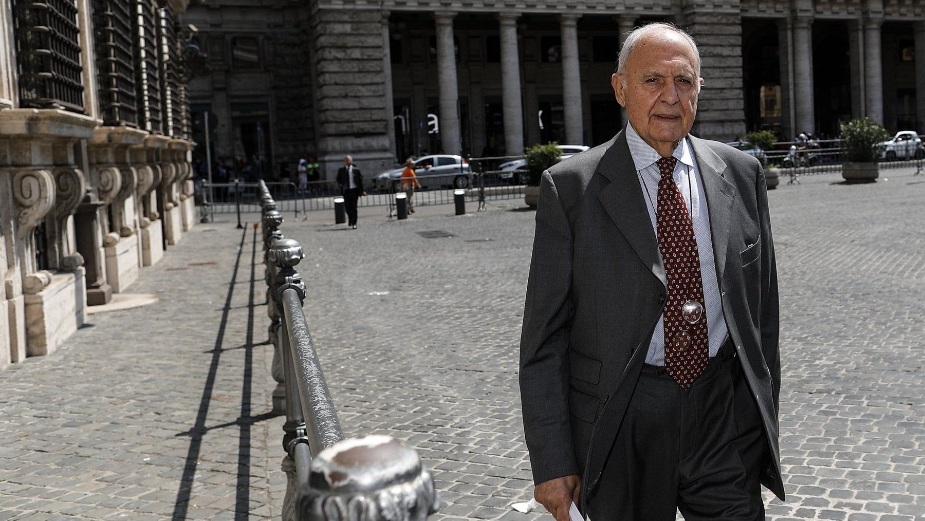 Manovra, la risalita di Savona: “La Ue? Il bravo chirurgo ha sempre un piano B” – la Repubblica 30.09.2018