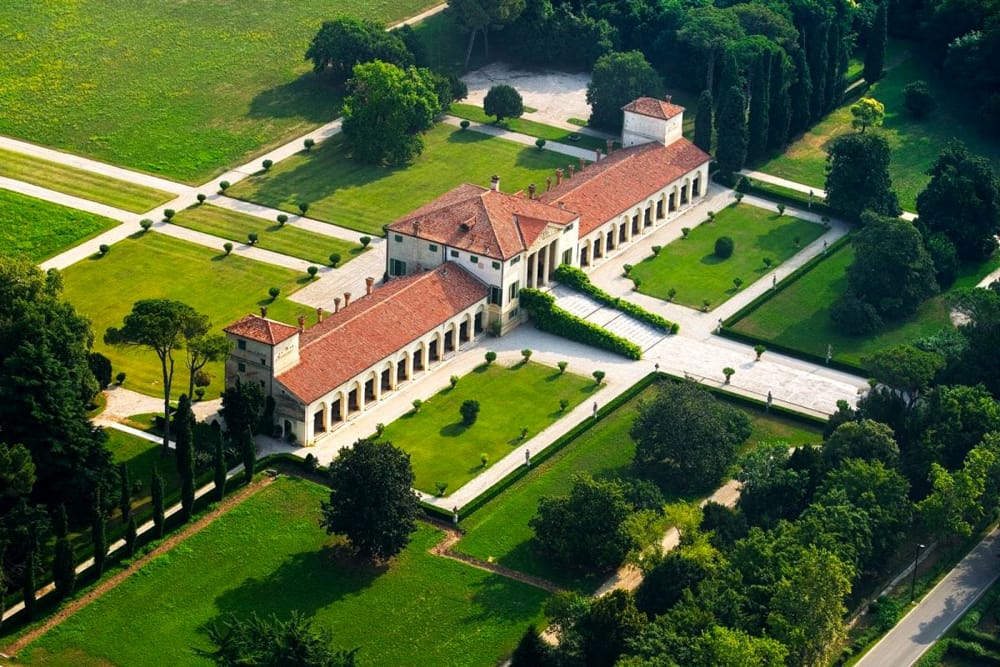 Italia ancora in vendita