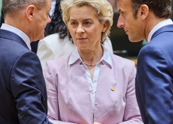 MEDIOCRI IPOCRITI – Electomagazine 17.07.2024