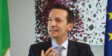 La tragedia e la farsa – Electomagazine 23.11.2025